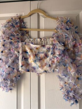 Storia Pastel Floral 3D Appliqué Puff Sleeve Crop Top